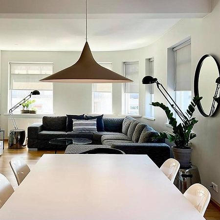 Day Dream Townhall Square Apartments Akureyri Bagian luar foto