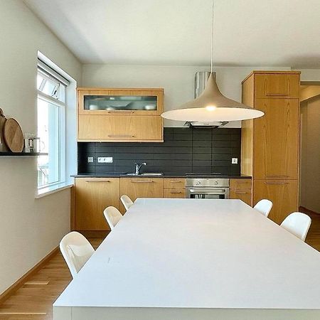 Day Dream Townhall Square Apartments Akureyri Bagian luar foto
