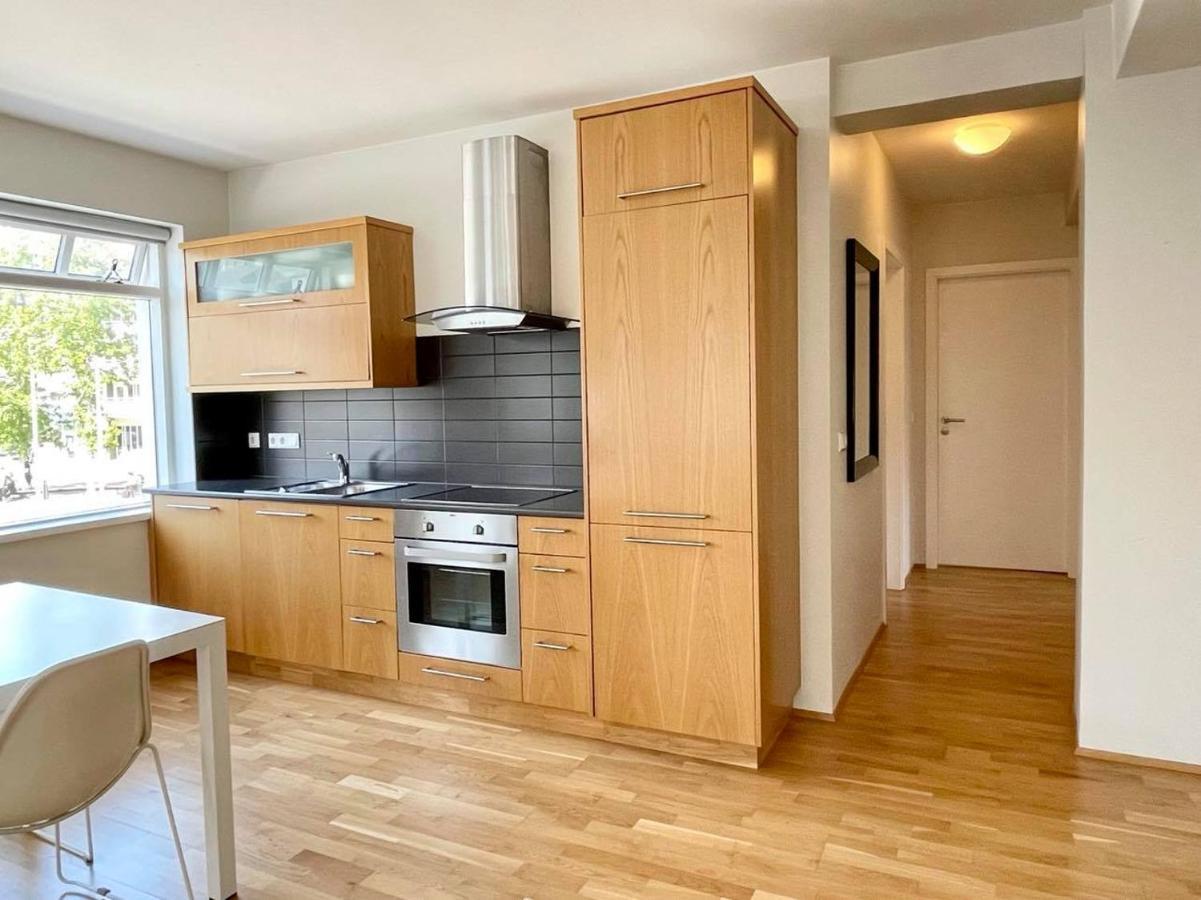 Day Dream Townhall Square Apartments Akureyri Bagian luar foto