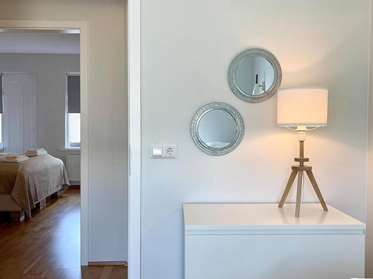 Day Dream Townhall Square Apartments Akureyri Bagian luar foto