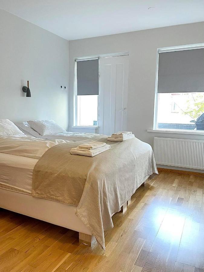 Day Dream Townhall Square Apartments Akureyri Bagian luar foto